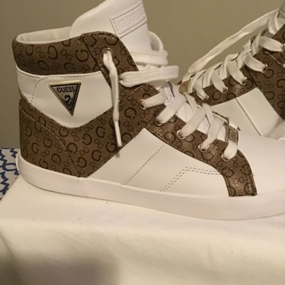 🔥GUESS, women’s size 9M, super clean, pre-owned, see photos - Picture 2 of 6